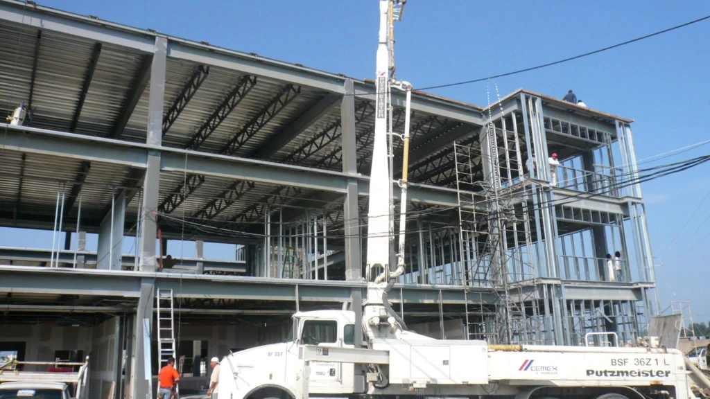 Cómo evitar retrasos en el montaje estructural industrial con apoyo de CYACSA
