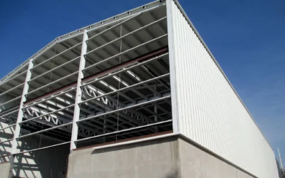 Diferencias entre estructuras metálicas y concreto industrial según CYACSA