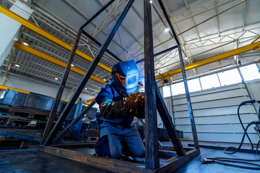 ¿Cómo se fabrican las estructuras metálicas industriales?
